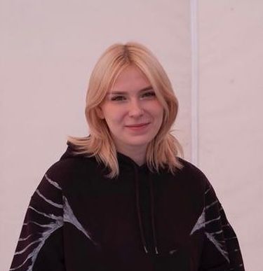 Miss Zhenya - Amber Camp. Семейный английский лагерь – семейный лагерь, Калининградская обл., Куршская коса. Путевки в детский лагерь на 2025-2026 год