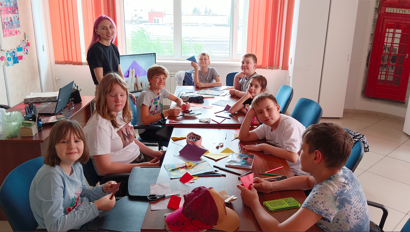 «OXFORD FRIENDS CAMP. Городской языковой лагерь» – путевки в летний детский языковой лагерь 2023, Новосибирск, 2 филиала – 2.